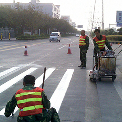 交通划线施工现场