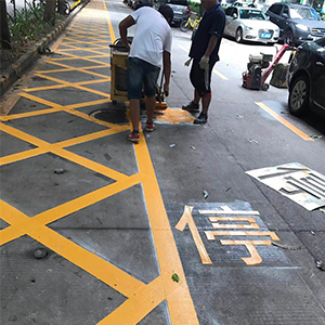 交通划线施工现场